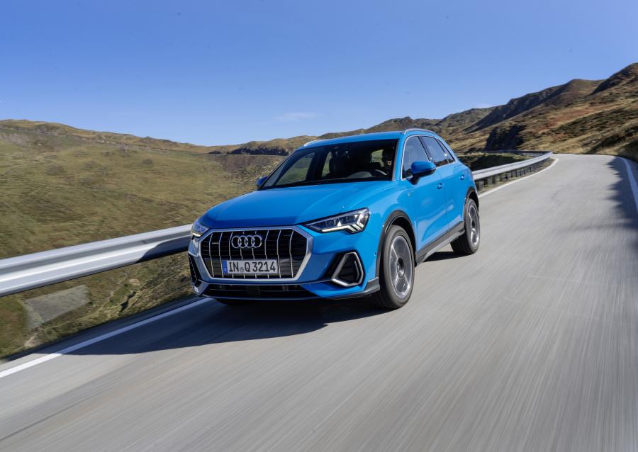  Audi Q3 45 TFSI Quattro S-Line 2018 года  (WW) (фото 33 из 56)